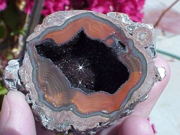 Baker with great agate and dark crystals, Deming, New Mexico