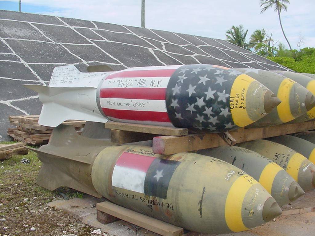 Diego Garcia Flag
          Bombs