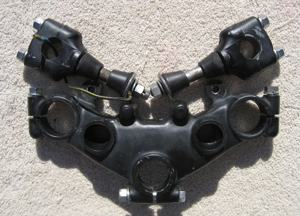 Kawasaki 44039-1023 Triple Tree w/ 46012-010 Risers KZ400/kz440